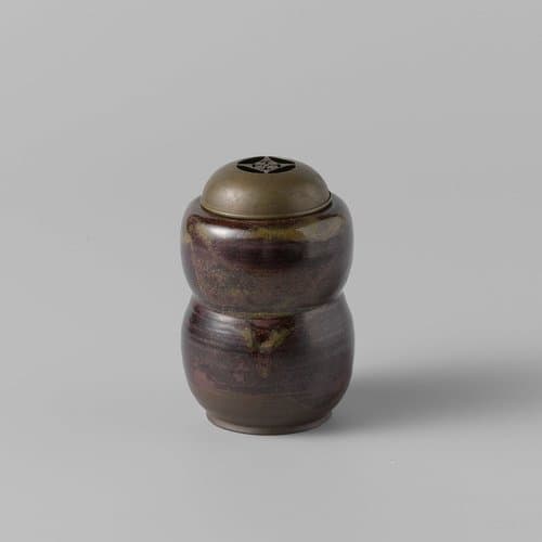Wierookbrander met een metalen deksel by anonymous; anonymous