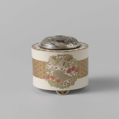 Incense burner with medallions of floral scrolls by Toyosai; Toyosai
