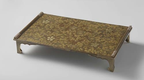 Schrijftafel met clan-wapens (mon) by anonymous