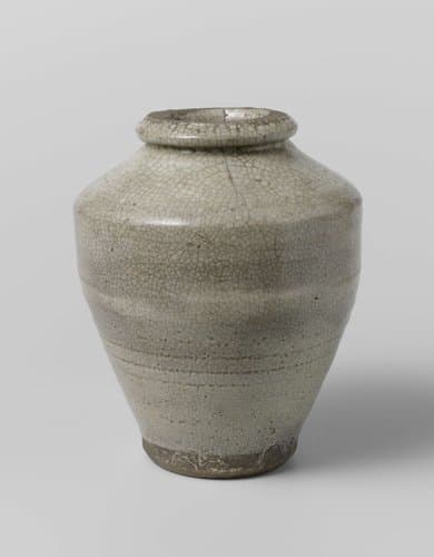 Eivormige pot met een grijs glazuur by anonymous
