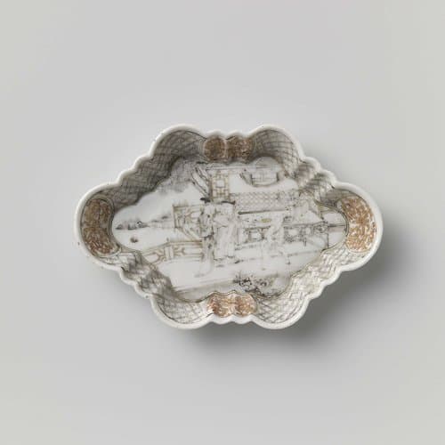 Spoon tray with three figures in a landscape in front of a pavilion by anonymous