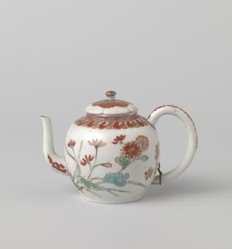 Theepot met bloeiende planten en decoratieve banden by anonymous