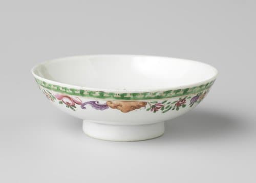 Deksel met ringvormige knop en band met bloemranken by anonymous