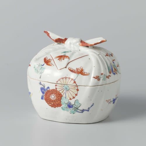 Box in the shape of a knotted cloth by anonymous