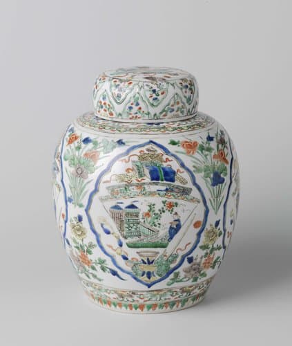 Eivormige deksel met bloeiende planten en antiquiteiten by anonymous