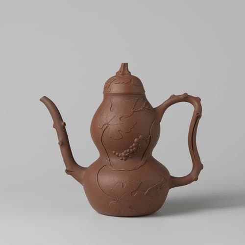 Kalebasvormige schenkkan met druivenranken by anonymous