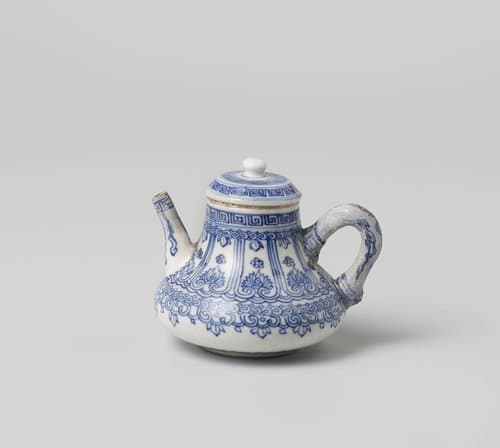 Teapot with stylized lotus scrolls, ruyi-motif and ornamental borders by anonymous