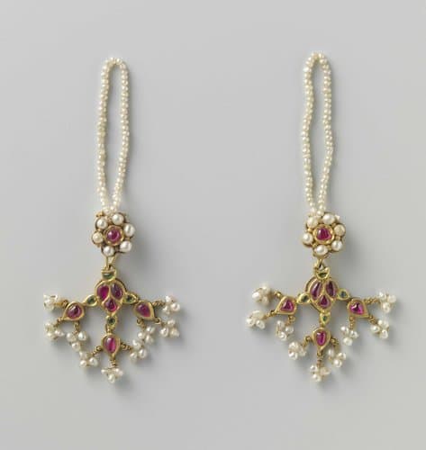 Two pairs of earrings (pipalpati) by anonymous
