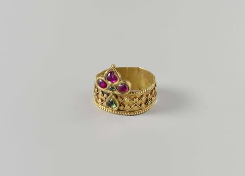 Finger ring by anonymous