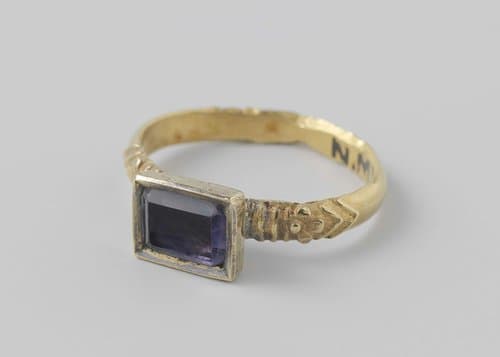 Finger ring by anonymous