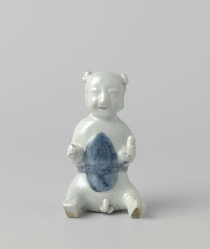 Beeld van een zittende jongen by anonymous