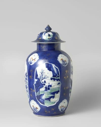 Eivormige dekselpot met bleu poudré en cartouches in reserve met landschappen en antiquiteiten by anonymous