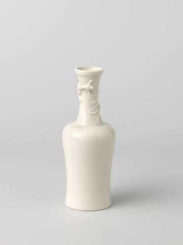 Baluster vase with dragon on the long neck by anonymous