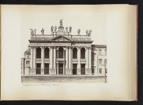 Voorgevel van de Sint-Jan van Lateranen te Rome, Italië by anonymous