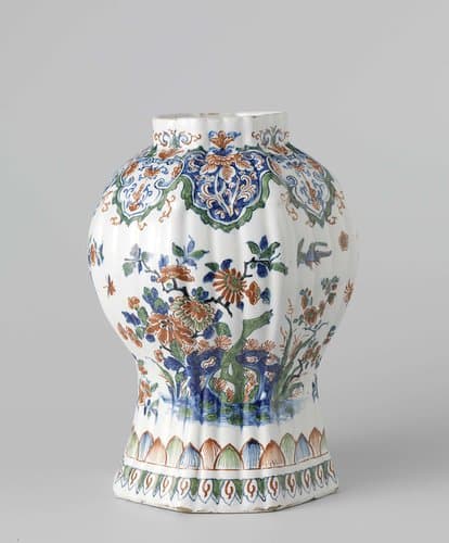 pot (zonder deksel) met bloemdecoraties by anonymous