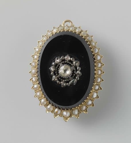 Broche by anonymous