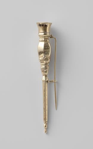 Broche by anonymous