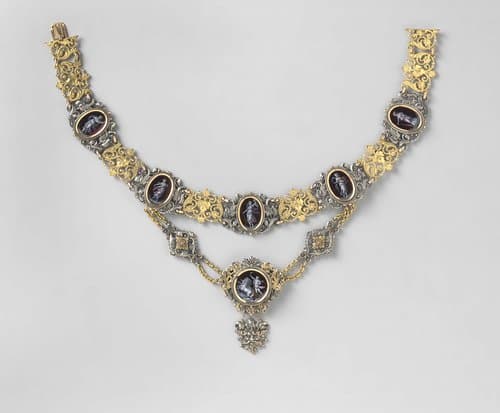 Necklace by Névillé