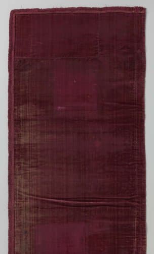 Kleed van rood zijden fluweel. by Unknown Artist