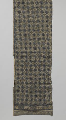 Heupband van oosterse textiel; batik by anonymous