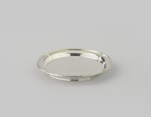 Pattipan, ovaal, vierlobbig, afgezet met kabelrand by Matthijs Craayenschot