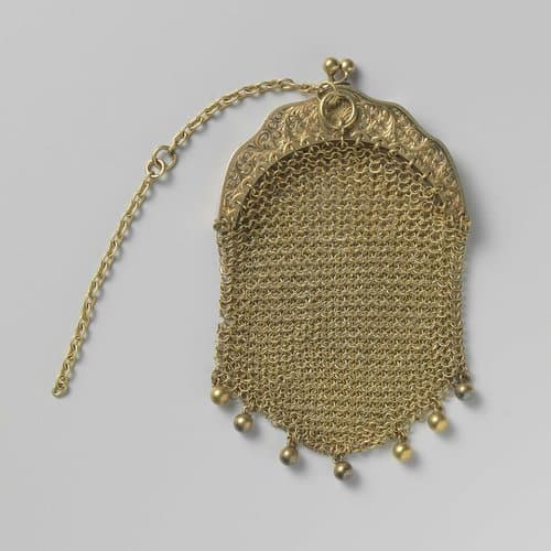 Gouden beurs van schakels en een beugel met graveerwerk by anonymous