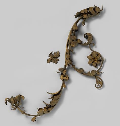 Wandarm in vorm bebladerde rank, uit verz. Mannheimer. by Unknown Artist