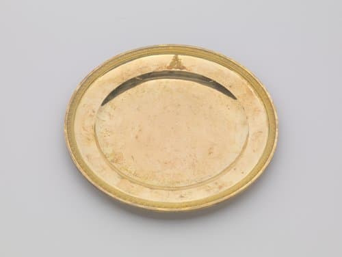 Bord van verguld zilver, met palmetrand. Op het plat het gegraveerde wapen Potemkin. by anonymous