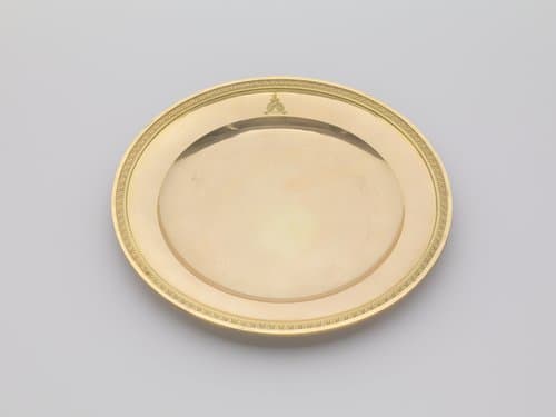 Bord van verguld zilver, met palmetrand. Op het plat het gegraveerde wapen Potemkin. by anonymous