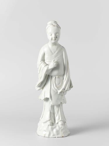 Chinese vrouwenfiguur, faience, ongedecoreerd by anonymous
