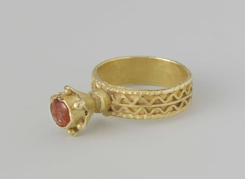 Ring met een gesneden kornalijn by anonymous