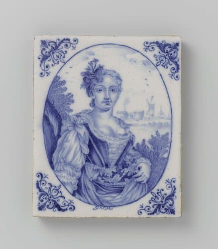 Siertegel met vrouwenportret by anonymous