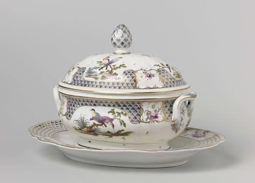 Tureen on stand with birds on branches and bouquets by Porzellanmanufaktur Frankenthal