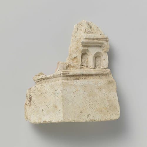Fragment van een sokkel by anonymous