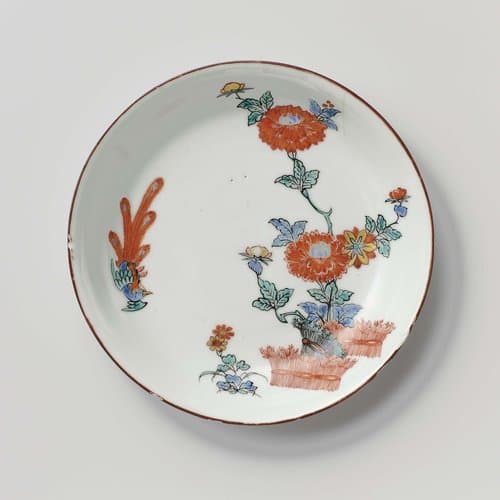 Schotel met een vogel, pioenroos en heggen by anonymous