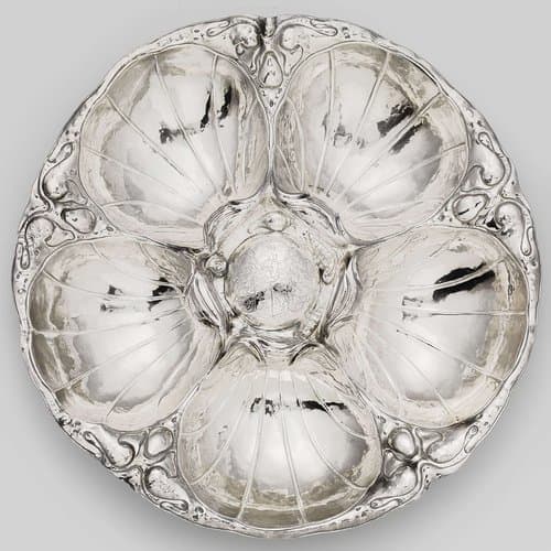 Schaal met vijf schelpvormige verdiepingen by Andries Grill