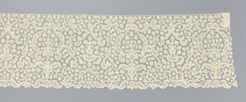 Strook kloskant met symmetrische composities met bloemvazen by anonymous