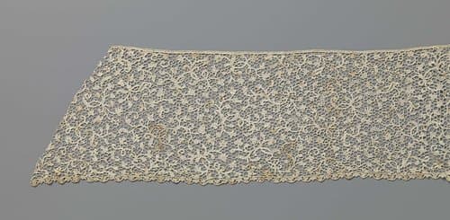 Strook naaldkant met fijn spiraalornament by anonymous