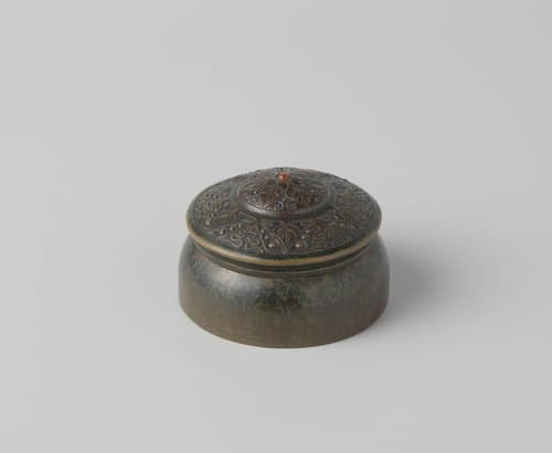 Ronde doos met deksel by George Henri Lantman