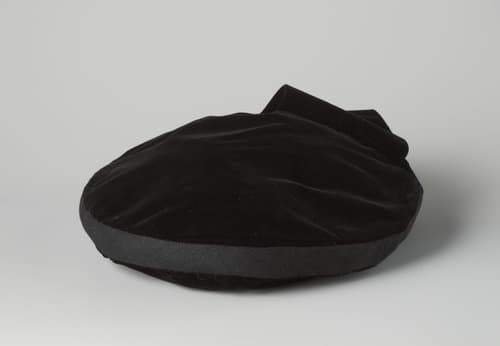 Hoed van zwart fluweel in baret model by anonymous