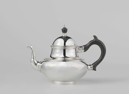 Theepot van zilver met handvat en dekselknop van ebbenhout by Hermanus Montauban