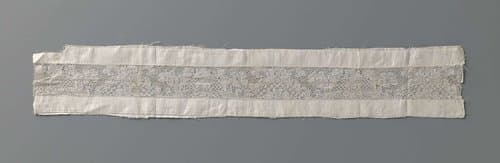Tussenzetsel van kloskant met gehalveerde cartouches by anonymous