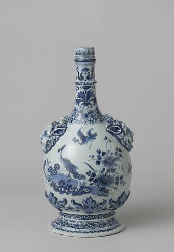 Fles, beschilderd met vogels in een landschap by De Grieksche A