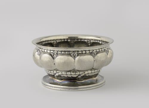 Kom, twaalflobbig by Georg Jensen