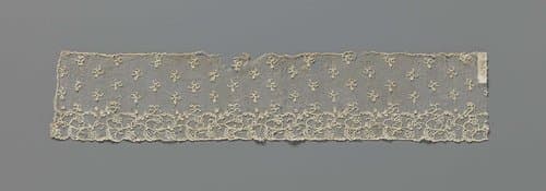 Strook naaldkant met kelkbloemen by anonymous