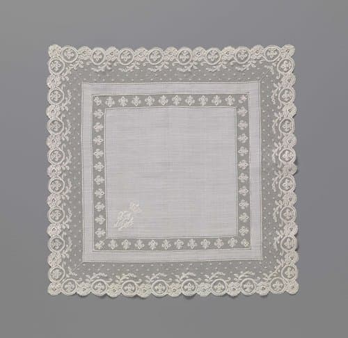 Zakdoek met kloskant en gekroonde W by anonymous