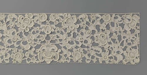 Jabot van naaldkant met palmetbloemen by anonymous