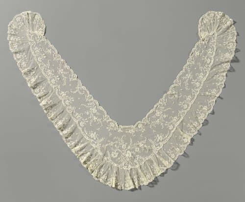 Fichu van applicatiekant met gerimpelde strook by anonymous