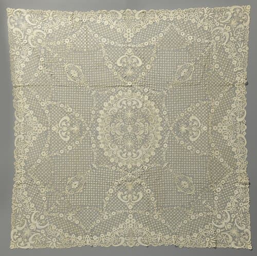 Sprei van gemengde kant met veldbloemen by Annie Roos