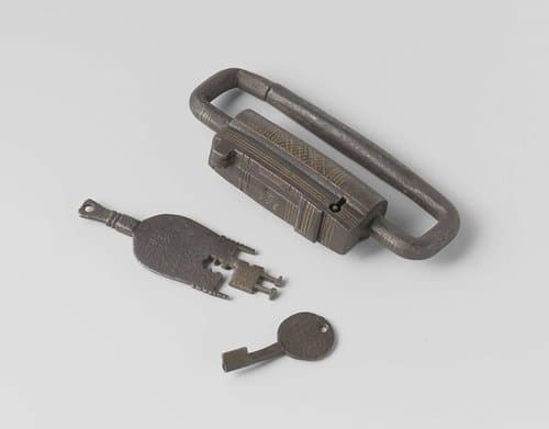 Hangslot met schuif- en draaisleutel by anonymous